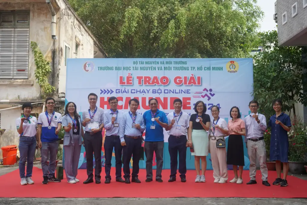 Buổi Tổng kết và Trao giải Giải chạy bộ Online HCMUNRE 2024