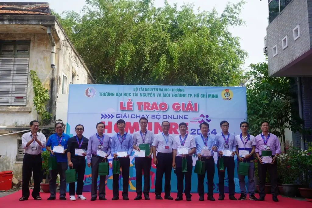 Buổi Tổng kết và Trao giải Giải chạy bộ Online HCMUNRE 2024