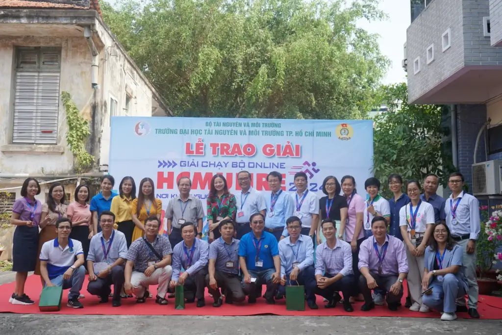Buổi Tổng kết và Trao giải Giải chạy bộ Online HCMUNRE 2024