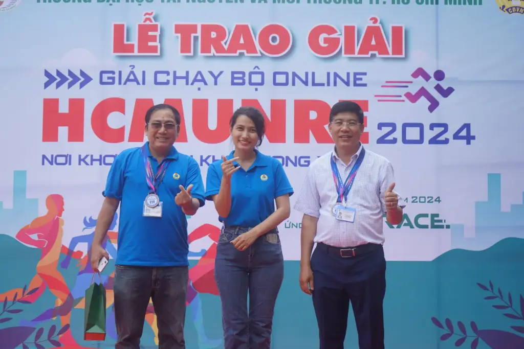 Buổi Tổng kết và Trao giải Giải chạy bộ Online HCMUNRE 2024