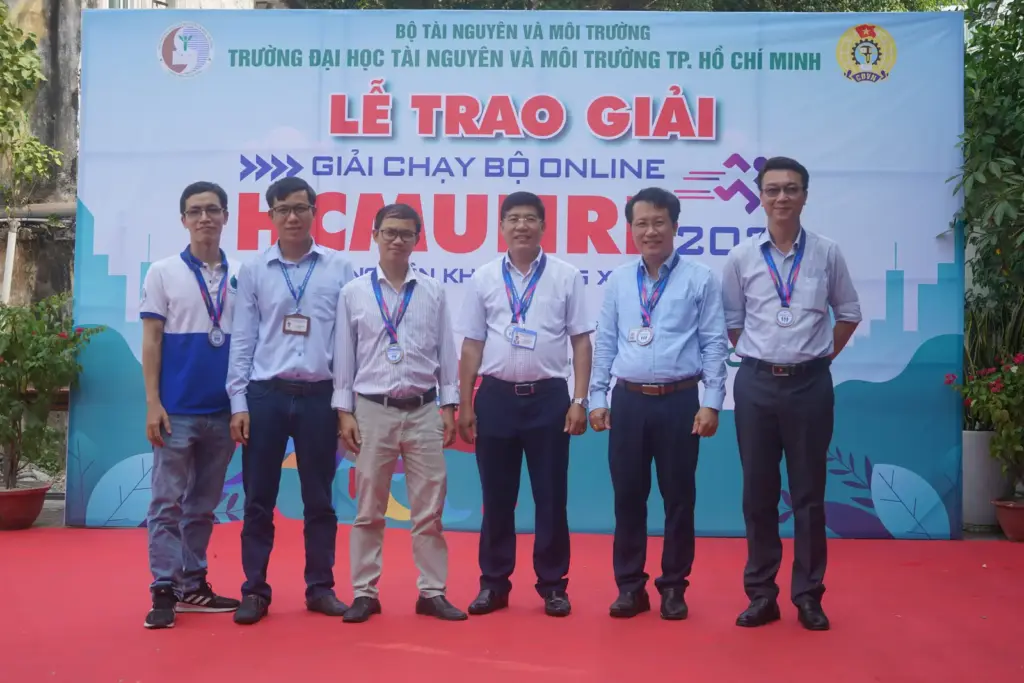 Buổi Tổng kết và Trao giải Giải chạy bộ Online HCMUNRE 2024