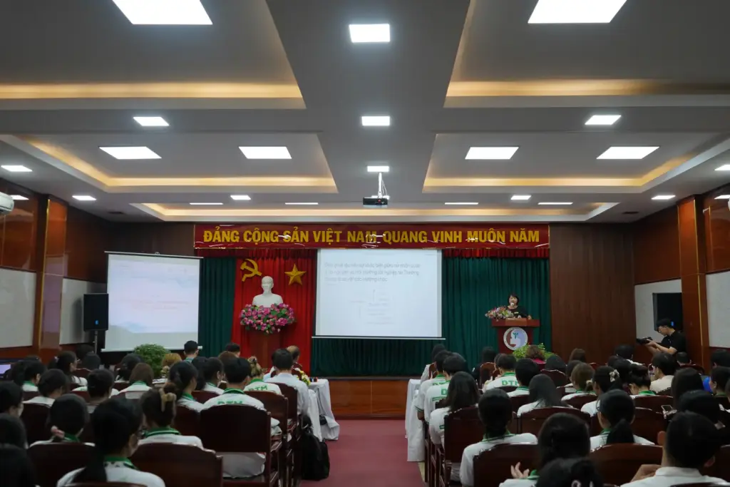 Hội thảo “Định hướng nghề nghiệp – vững bước tương lai ngành Quản lý Tài nguyên và Môi trường 2024”