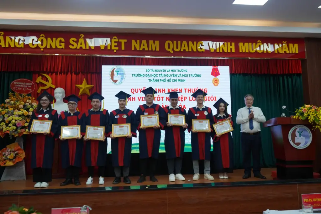 Lễ trao bằng tốt nghiệp cho Tân Cử nhân, Tân Kỹ sư đợt 1 năm 2024