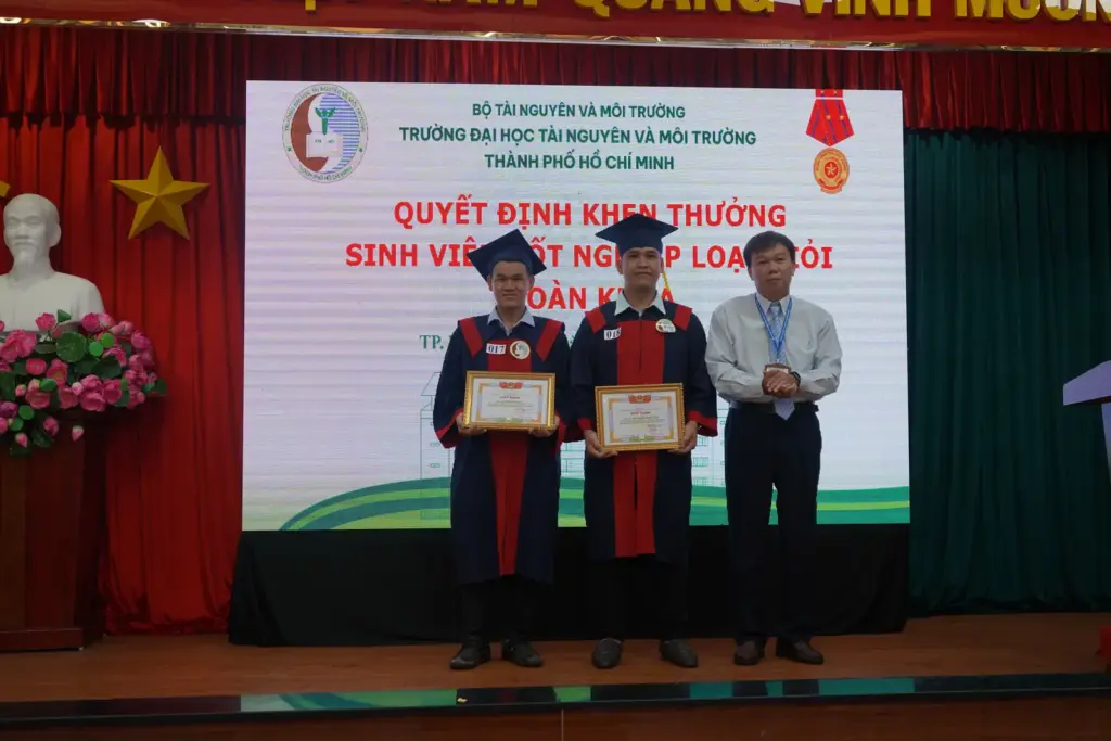 Lễ trao bằng tốt nghiệp cho Tân Cử nhân, Tân Kỹ sư đợt 1 năm 2024