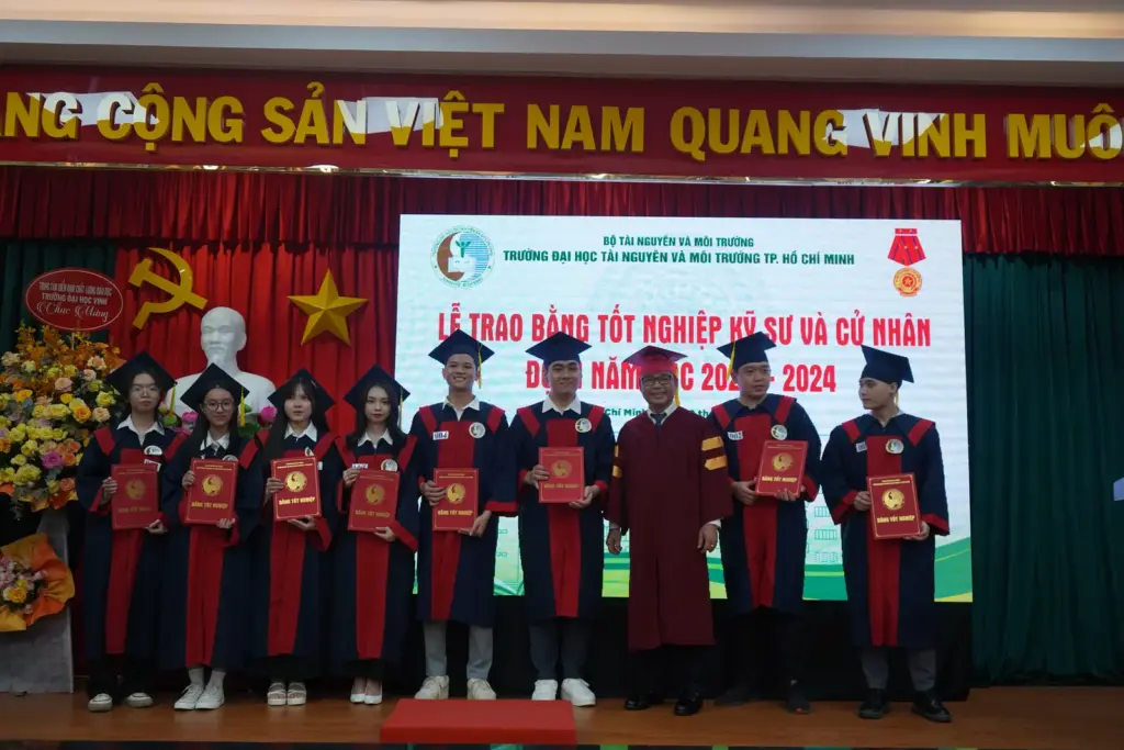 Lễ trao bằng tốt nghiệp cho Tân Cử nhân, Tân Kỹ sư đợt 1 năm 2024