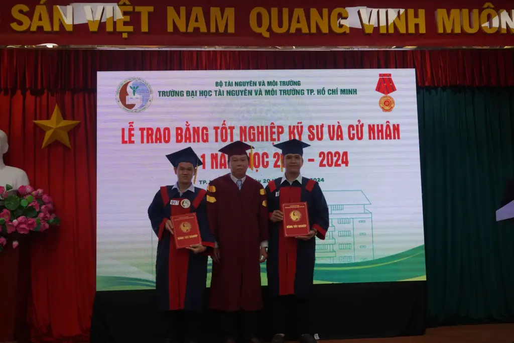 Lễ trao bằng tốt nghiệp cho Tân Cử nhân, Tân Kỹ sư đợt 1 năm 2024