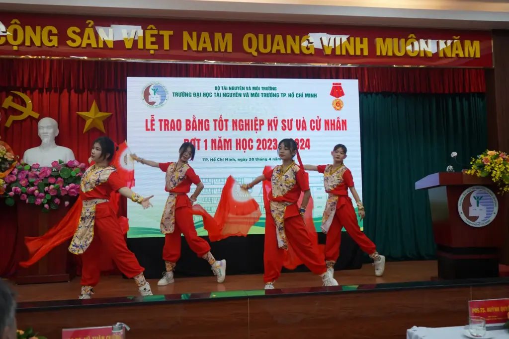 Lễ trao bằng tốt nghiệp cho Tân Cử nhân, Tân Kỹ sư đợt 1 năm 2024