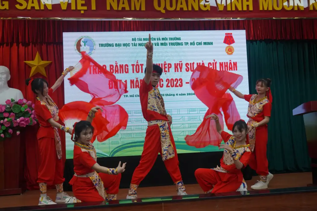 Lễ trao bằng tốt nghiệp cho Tân Cử nhân, Tân Kỹ sư đợt 1 năm 2024