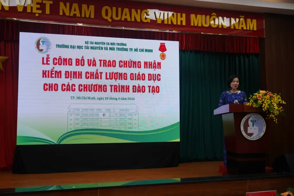 Lễ công bố Quyết định và trao Giấy chứng nhận Kiểm định chất lượng 03 Chương trình đào tạo
