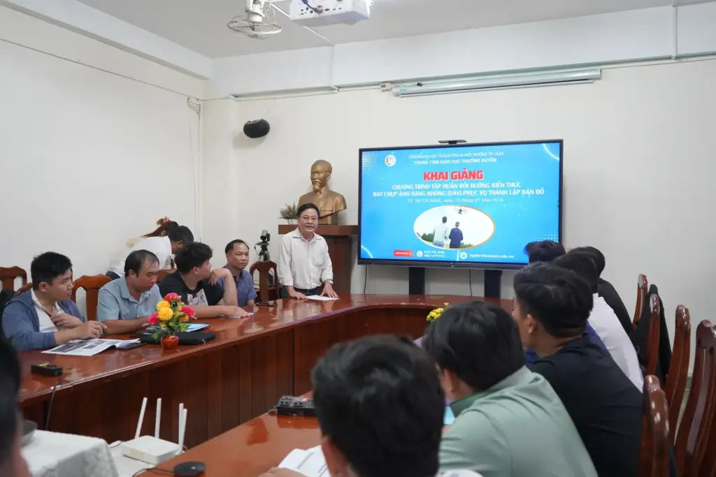 Khai giảng Chương trình tập huấn bồi dưỡng kiến thức bay chụp ảnh hàng không (UAV) phục vụ thành lập bản đồ.
