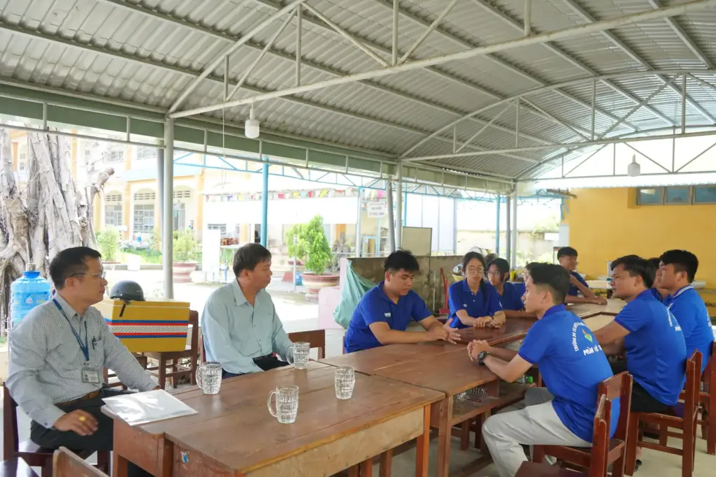 Thăm và động viên các sinh viên Trường tham gia hoạt động Chiến dịch Mùa hè xanh 2024