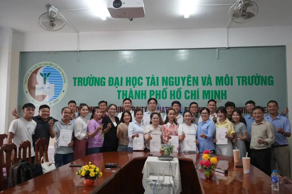 [PIC] Lớp Sử dụng phần mềm chuyên ngành MICRSTATION và các phần mềm liên quan