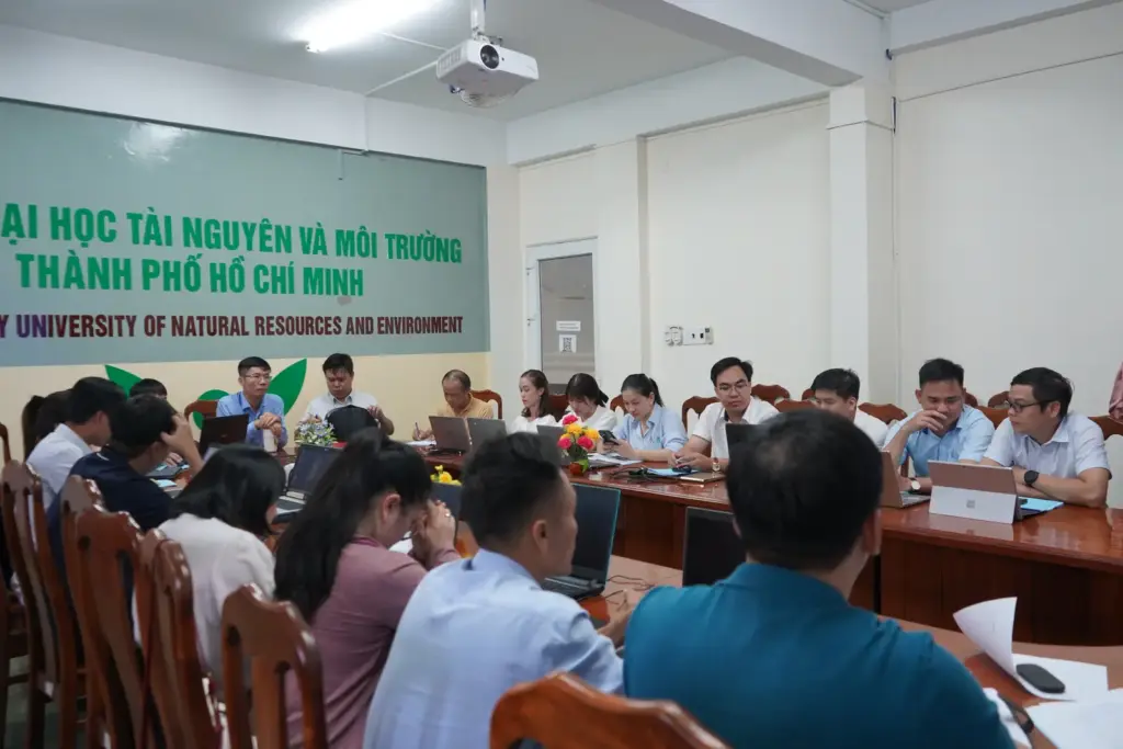 [PIC] Lớp Sử dụng phần mềm chuyên ngành MICRSTATION và các phần mềm liên quan