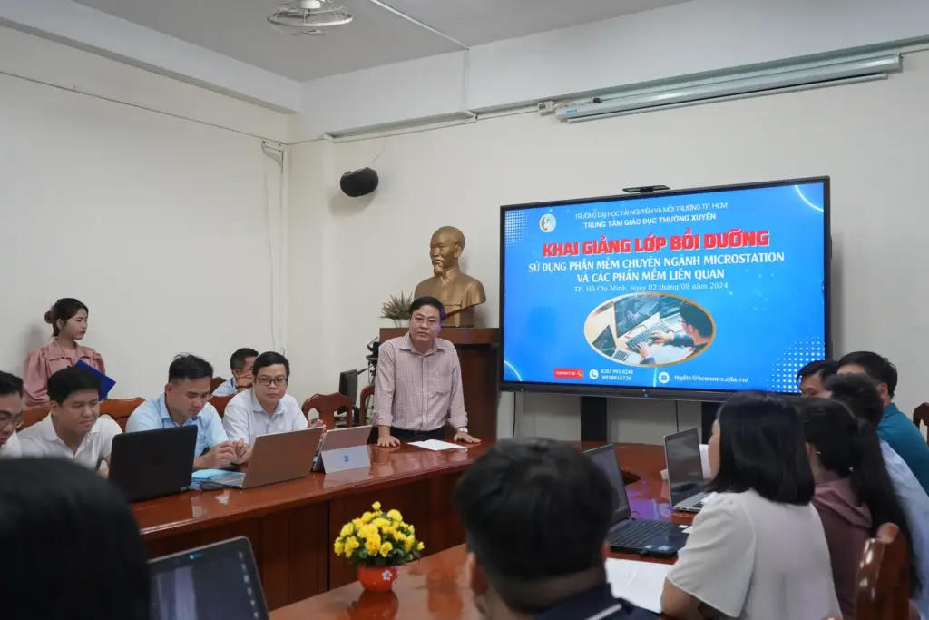[PIC] Lớp Sử dụng phần mềm chuyên ngành MICRSTATION và các phần mềm liên quan