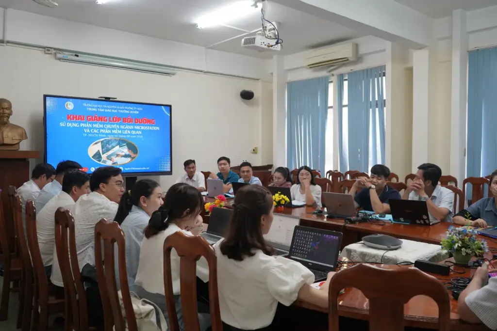 [PIC] Lớp Sử dụng phần mềm chuyên ngành MICRSTATION và các phần mềm liên quan