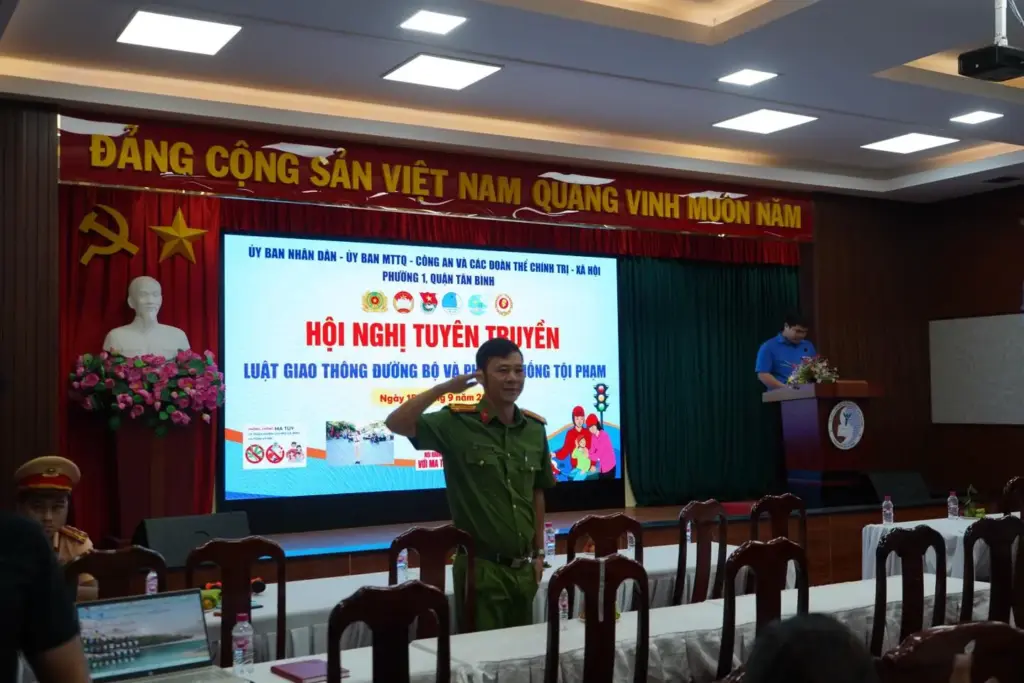 Thượng tôn pháp luật để xây dựng văn hoá giao thông an toàn