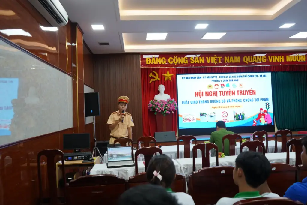 Thượng tôn pháp luật để xây dựng văn hoá giao thông an toàn