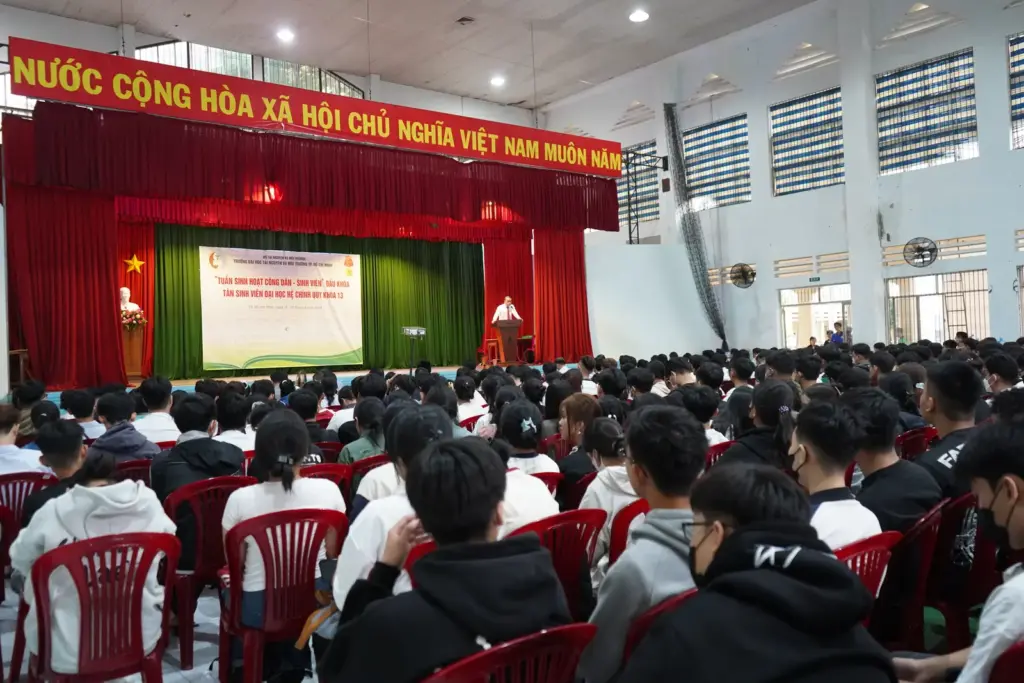 Khai mạc Tuần sinh hoạt công dân đầu khóa dành cho sinh viên Khóa 13 nhập học đợt 2