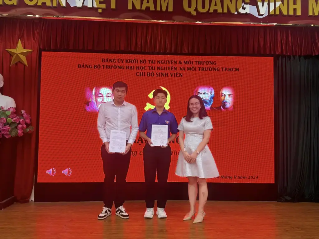 Lễ kết nạp Đảng viên mới