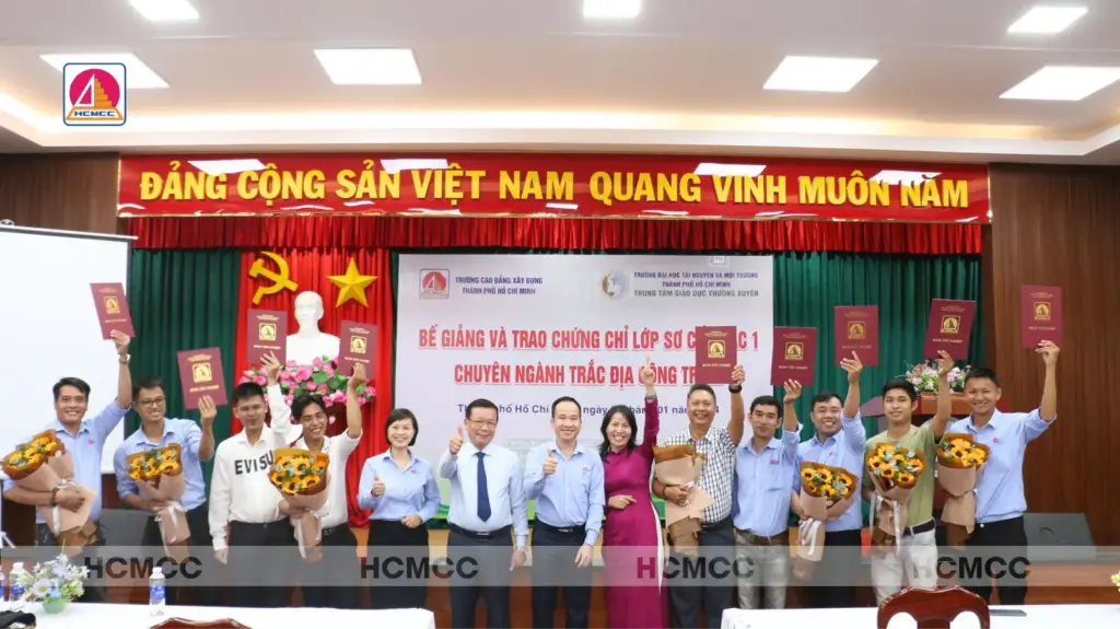 [PIC] Lễ Bế giảng và Trao chứng chỉ lớp sơ cấp nghề bậc 1 nghề Trắc địa Công trình