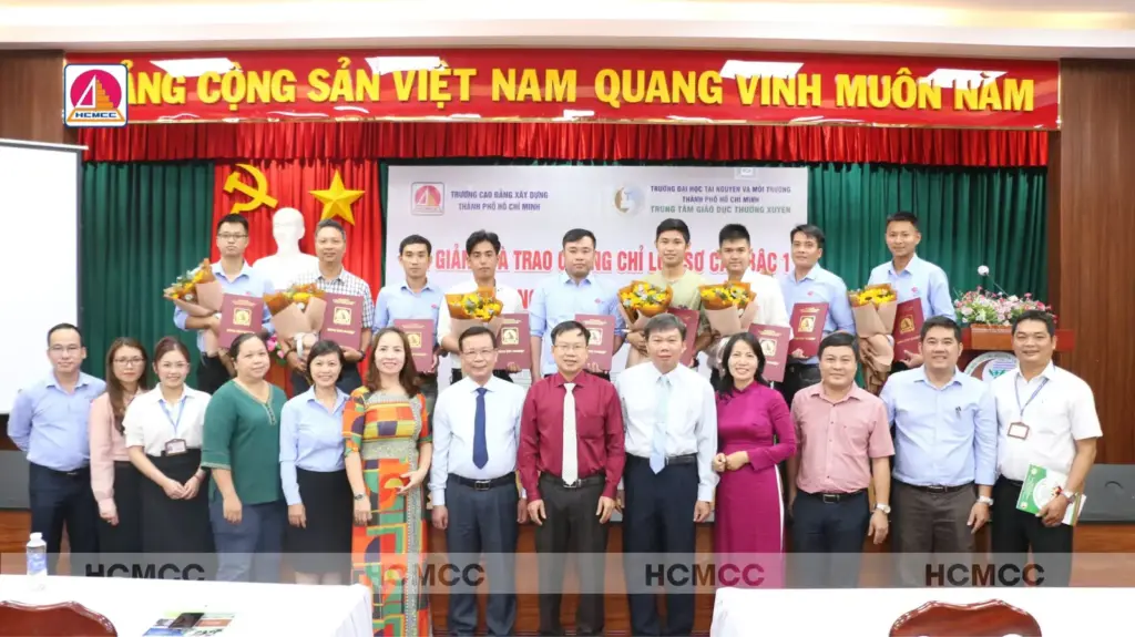 [PIC] Lễ Bế giảng và Trao chứng chỉ lớp sơ cấp nghề bậc 1 nghề Trắc địa Công trình