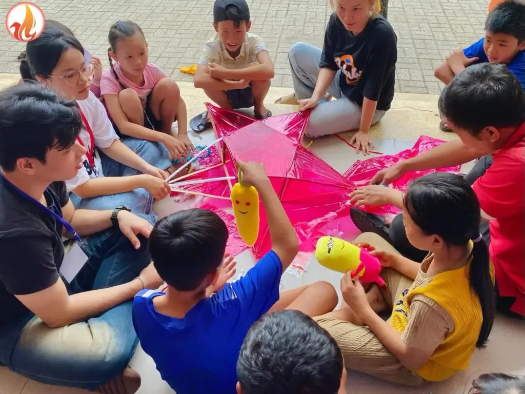 Cùng thắp nên những chiếc "lồng đèn" ấp ủ những ƯỚC MƠ, HY VỌNG cho các bé học sinh nghèo hiếu học