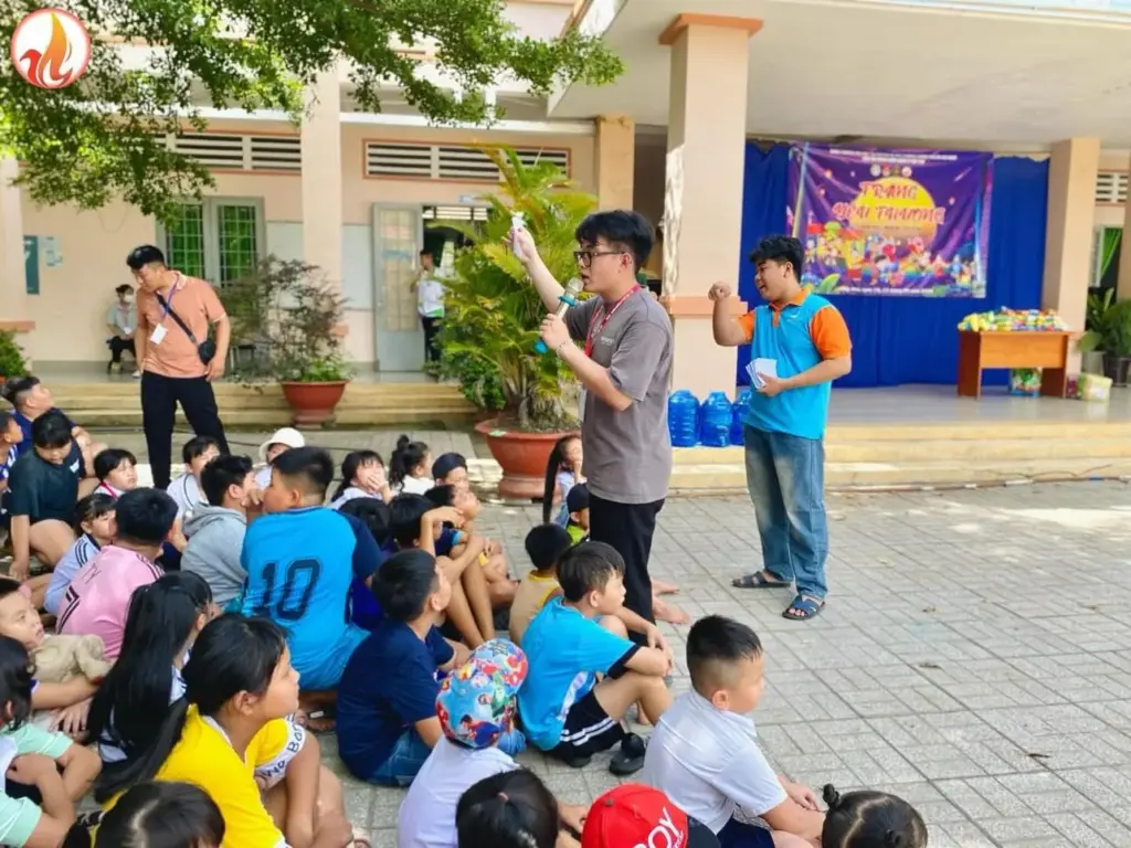 Cùng thắp nên những chiếc "lồng đèn" ấp ủ những ƯỚC MƠ, HY VỌNG cho các bé học sinh nghèo hiếu học