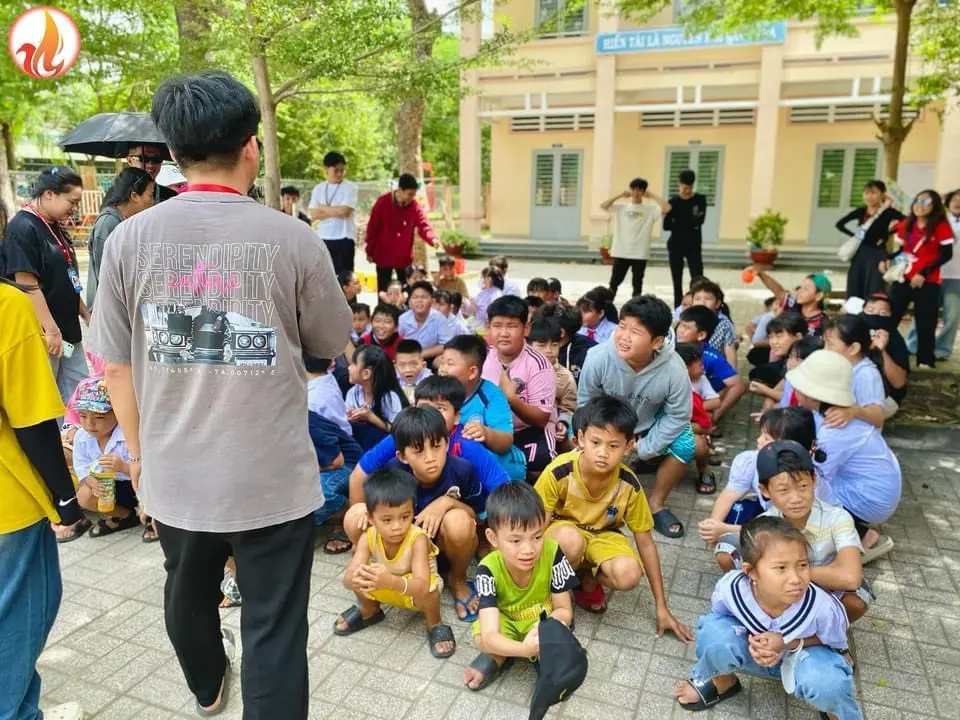 Cùng thắp nên những chiếc "lồng đèn" ấp ủ những ƯỚC MƠ, HY VỌNG cho các bé học sinh nghèo hiếu học