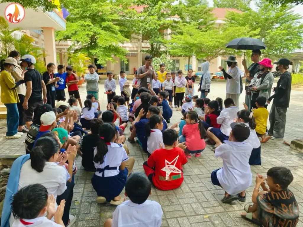 Cùng thắp nên những chiếc "lồng đèn" ấp ủ những ƯỚC MƠ, HY VỌNG cho các bé học sinh nghèo hiếu học