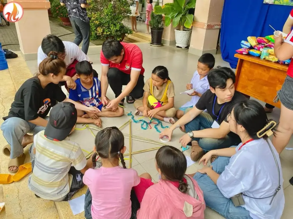 Cùng thắp nên những chiếc "lồng đèn" ấp ủ những ƯỚC MƠ, HY VỌNG cho các bé học sinh nghèo hiếu học