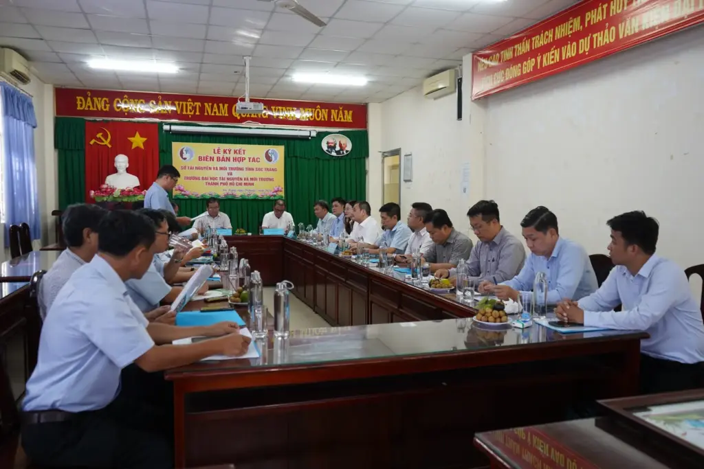 Lễ ký kết Biên bản ghi nhớ hợp tác (MOU) giữa Sở Tài nguyên và Môi trường tỉnh Sóc Trăng với Trường Đại học Tài nguyên Môi trường TP. Hồ Chí Minh (HCMUNRE)