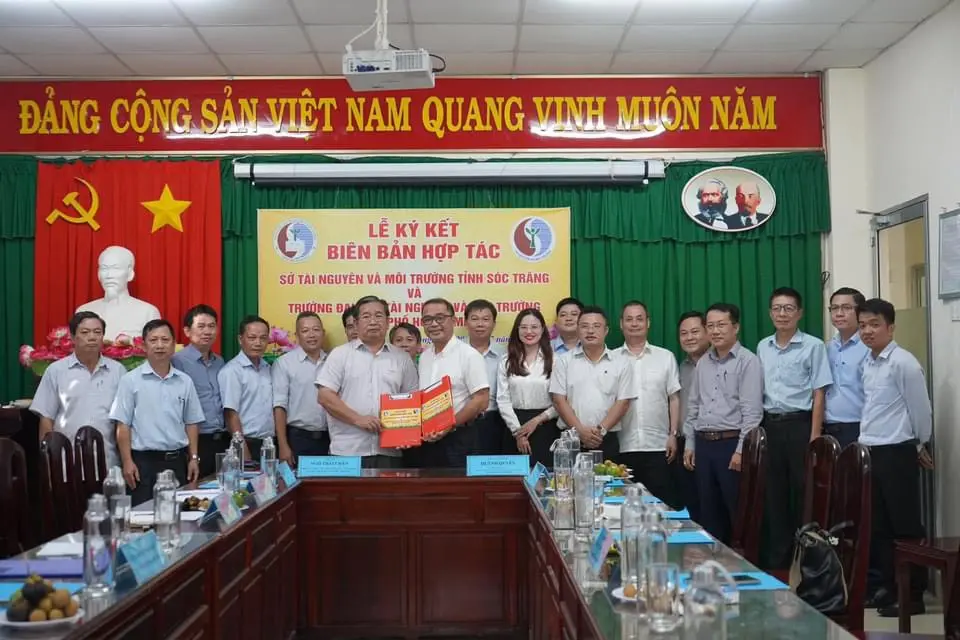 Lễ ký kết Biên bản ghi nhớ hợp tác (MOU) giữa Sở Tài nguyên và Môi trường tỉnh Sóc Trăng với Trường Đại học Tài nguyên Môi trường TP. Hồ Chí Minh (HCMUNRE)