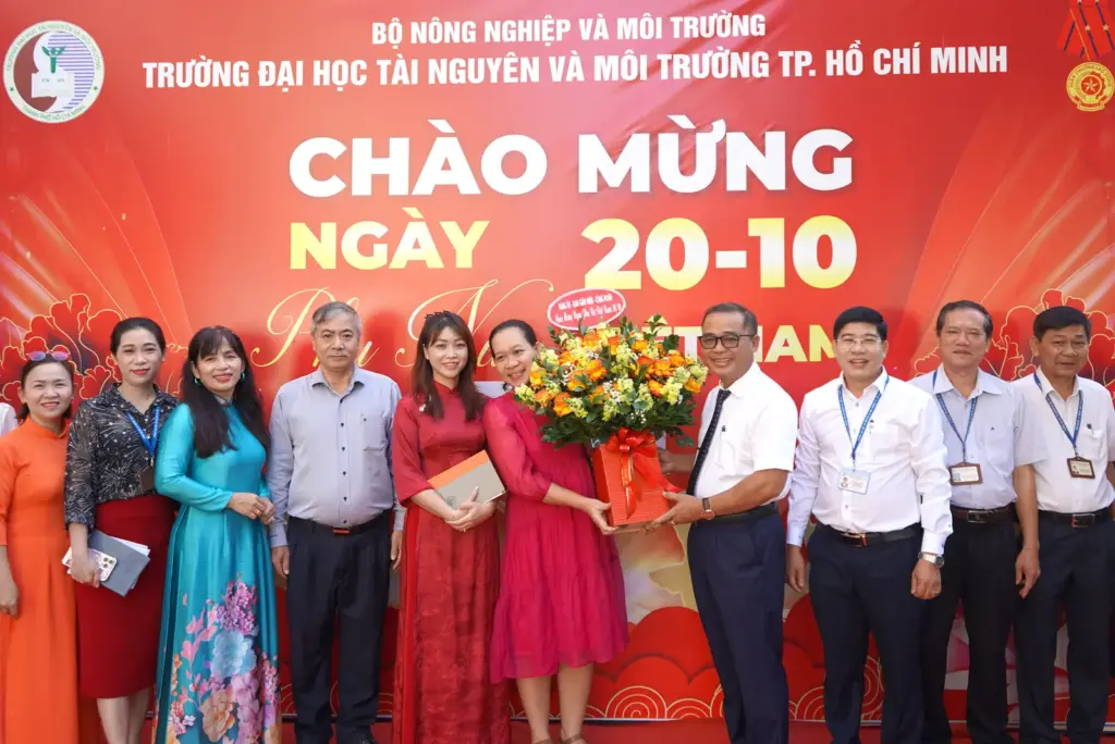 Đảng ủy – Ban Giám hiệu – Công đoàn Trường ĐH Tài nguyên và Môi trường TP. Hồ Chí Minh chúc mừng Ngày Phụ nữ Việt Nam 20/10