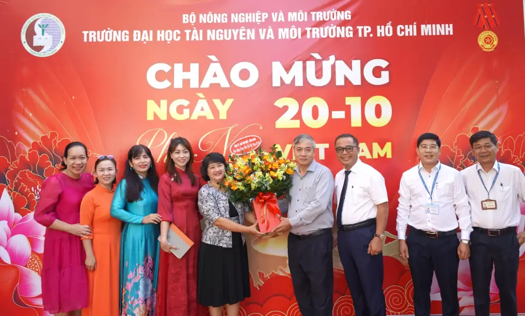 Đảng ủy – Ban Giám hiệu – Công đoàn Trường ĐH Tài nguyên và Môi trường TP. Hồ Chí Minh chúc mừng Ngày Phụ nữ Việt Nam 20/10