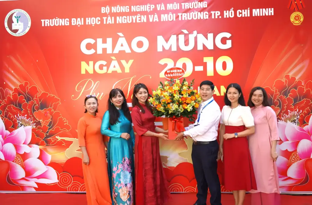 Đảng ủy – Ban Giám hiệu – Công đoàn Trường ĐH Tài nguyên và Môi trường TP. Hồ Chí Minh chúc mừng Ngày Phụ nữ Việt Nam 20/10