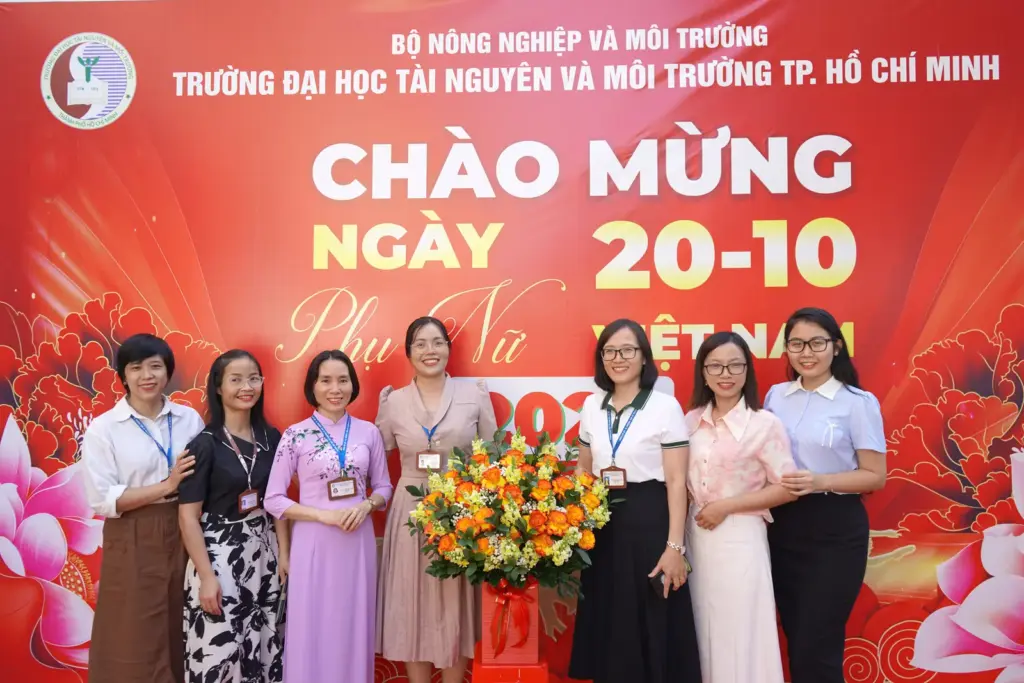 Đảng ủy – Ban Giám hiệu – Công đoàn Trường ĐH Tài nguyên và Môi trường TP. Hồ Chí Minh chúc mừng Ngày Phụ nữ Việt Nam 20/10