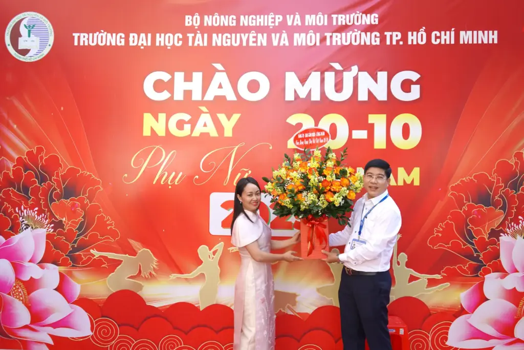 Đảng ủy – Ban Giám hiệu – Công đoàn Trường ĐH Tài nguyên và Môi trường TP. Hồ Chí Minh chúc mừng Ngày Phụ nữ Việt Nam 20/10