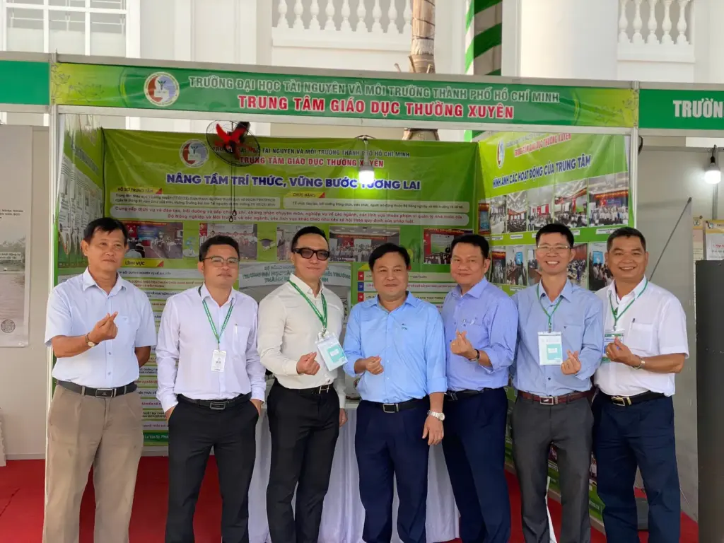 Gian hàng Trung tâm GDTX “cháy khách” tại Hội nghị Khoa học & Công nghệ lần VII – HCMUNRE!