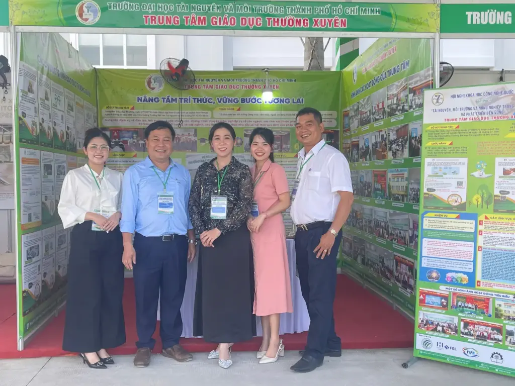 Gian hàng Trung tâm GDTX “cháy khách” tại Hội nghị Khoa học & Công nghệ lần VII – HCMUNRE!