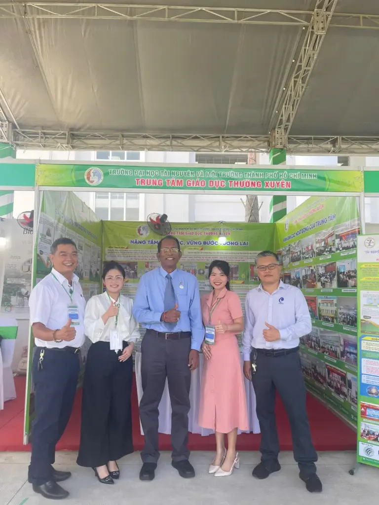 Gian hàng Trung tâm GDTX “cháy khách” tại Hội nghị Khoa học & Công nghệ lần VII – HCMUNRE!