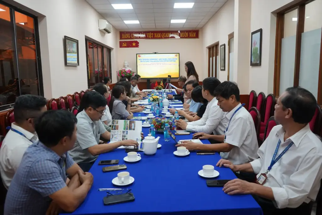 Lễ ký kết MOU giữa Trường Đại học Tài nguyên và Môi trường TP. Hồ Chí Minh và Công ty TNHH Fashion Garment 2, thuộc tổng công ty tại Sri Lanka