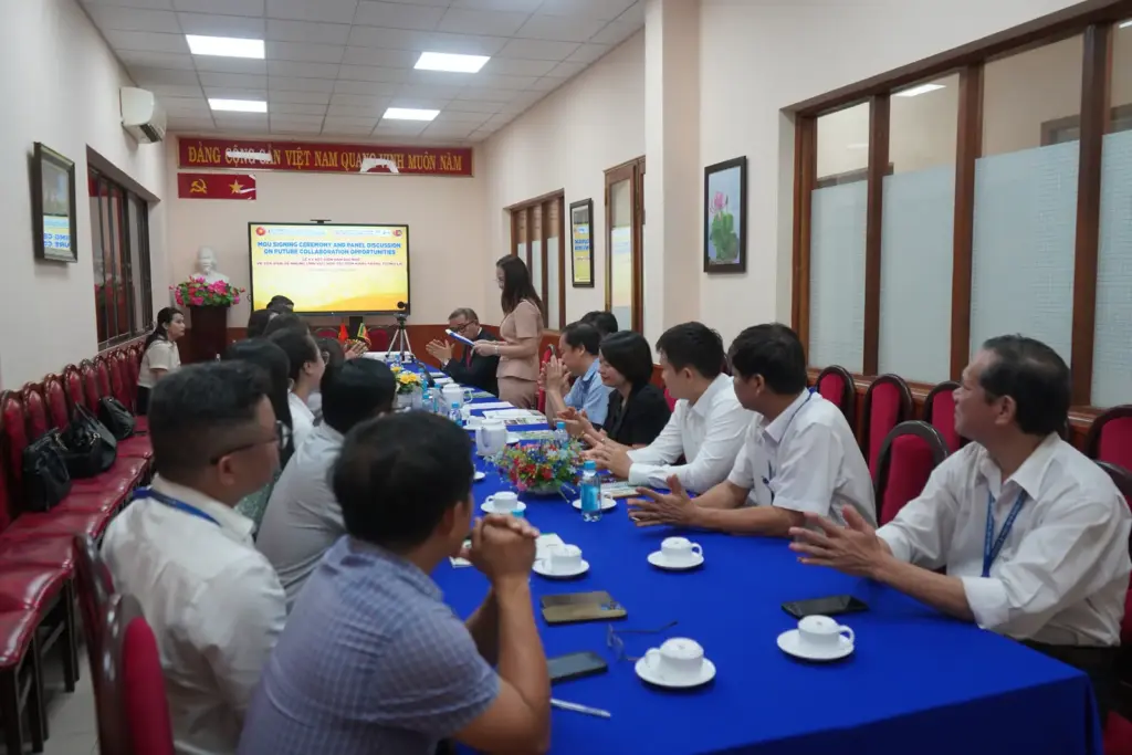 Lễ ký kết MOU giữa Trường Đại học Tài nguyên và Môi trường TP. Hồ Chí Minh và Công ty TNHH Fashion Garment 2, thuộc tổng công ty tại Sri Lanka