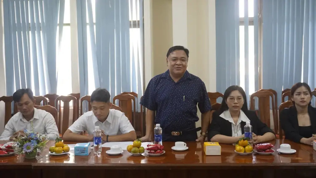 Ký kết hợp đồng hợp tác tuyển sinh giữa Trung tâm Giáo dục Thường xuyên và Trung tâm Giáo dục Nghề nghiệp Lái xe Quang Khải