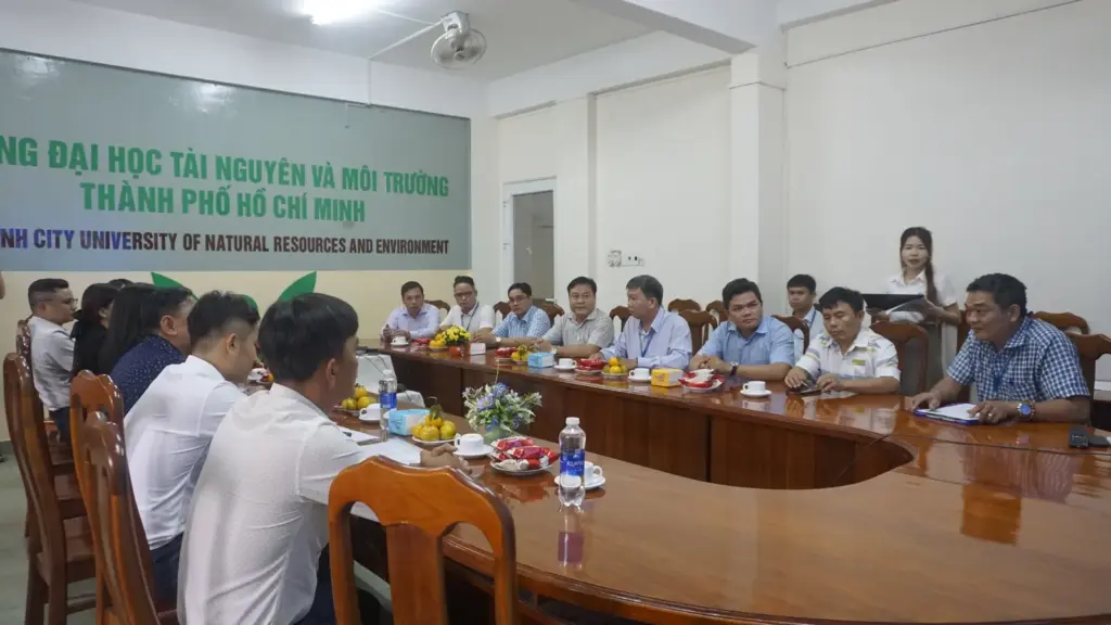 Ký kết hợp đồng hợp tác tuyển sinh giữa Trung tâm Giáo dục Thường xuyên và Trung tâm Giáo dục Nghề nghiệp Lái xe Quang Khải