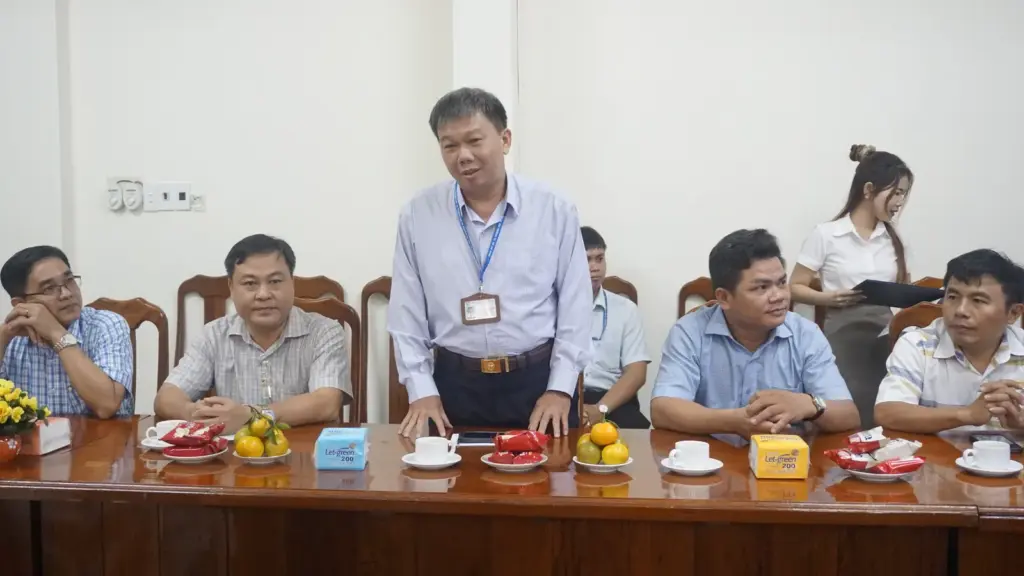 Ký kết hợp đồng hợp tác tuyển sinh giữa Trung tâm Giáo dục Thường xuyên và Trung tâm Giáo dục Nghề nghiệp Lái xe Quang Khải