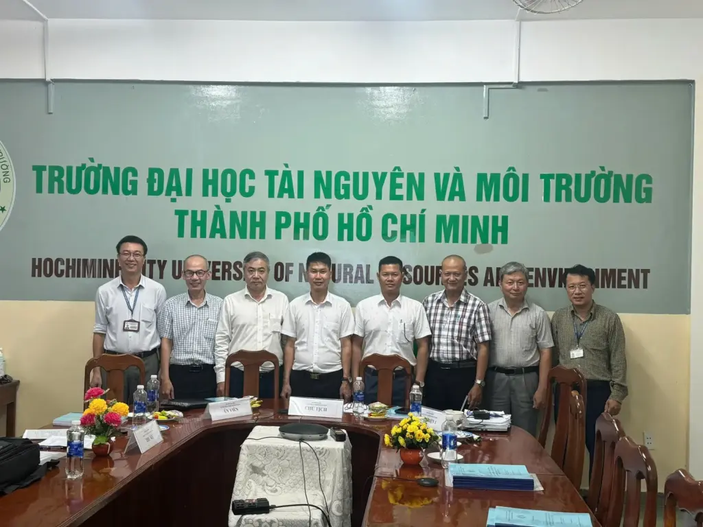 Tự hào thế hệ đầu tiên – HCMUNRE chúc mừng 12 Tân Thạc sĩ ngành Kỹ thuật Trắc địa Bản đồ