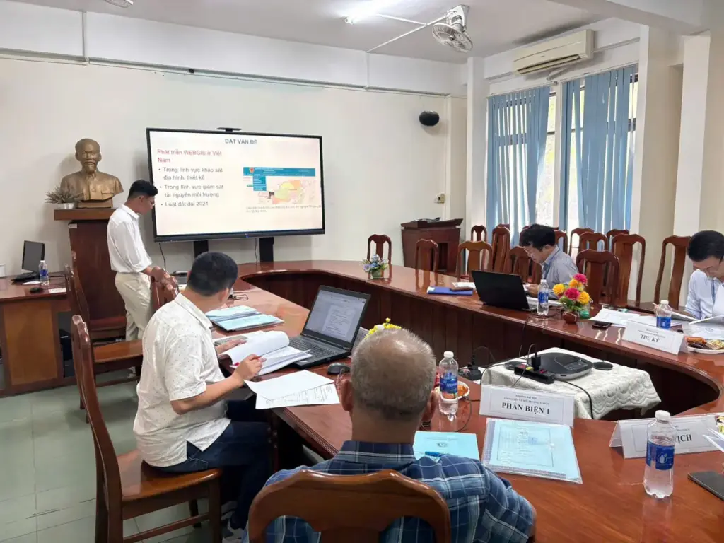 Tự hào thế hệ đầu tiên – HCMUNRE chúc mừng 12 Tân Thạc sĩ ngành Kỹ thuật Trắc địa Bản đồ