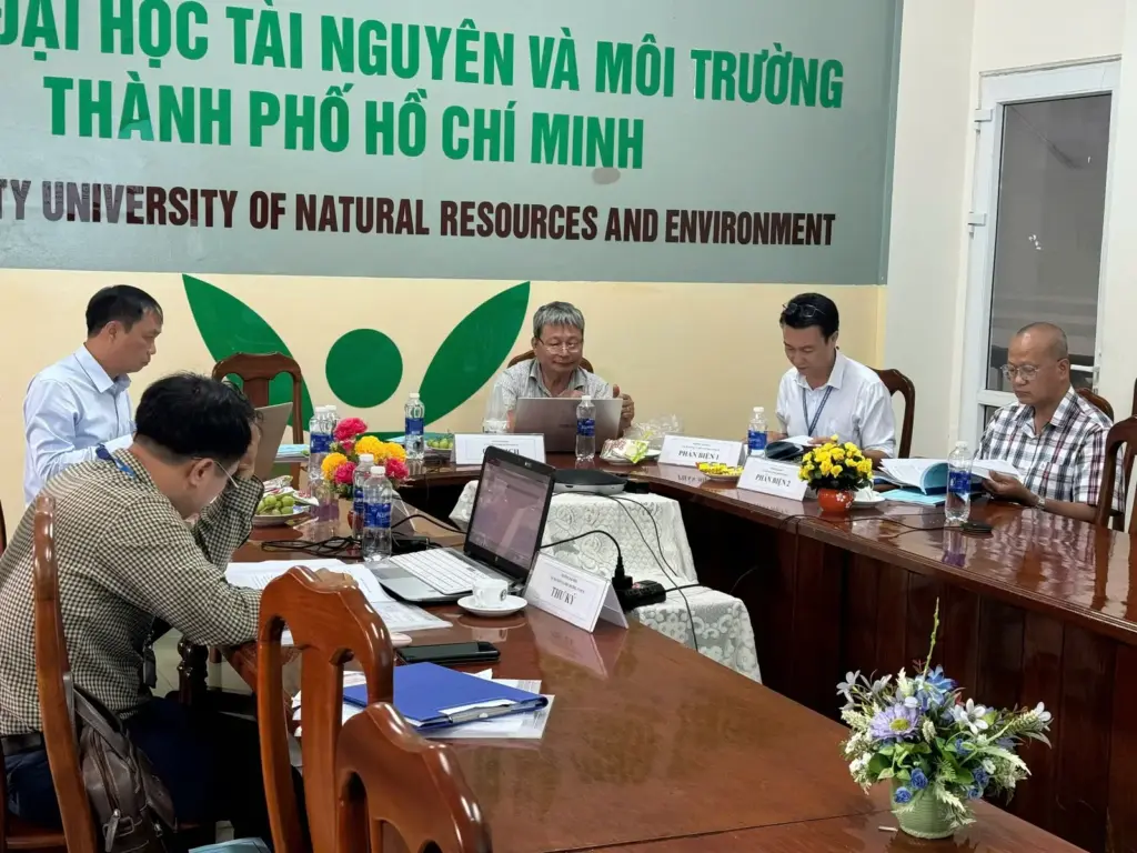 Tự hào thế hệ đầu tiên – HCMUNRE chúc mừng 12 Tân Thạc sĩ ngành Kỹ thuật Trắc địa Bản đồ