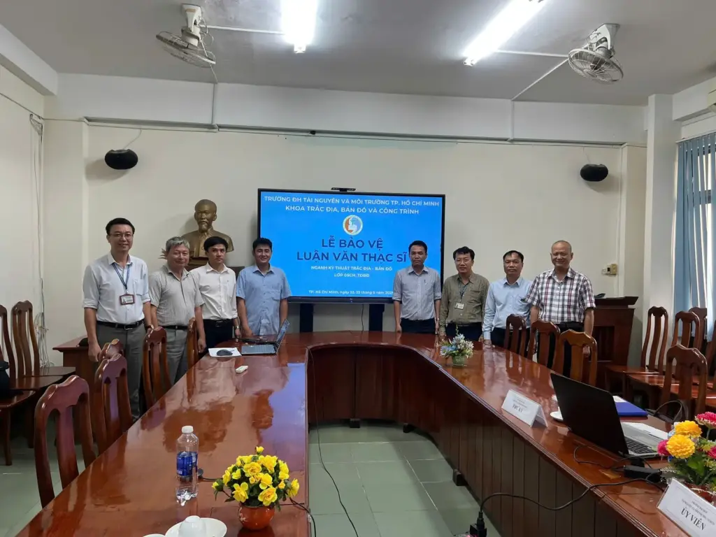 Tự hào thế hệ đầu tiên – HCMUNRE chúc mừng 12 Tân Thạc sĩ ngành Kỹ thuật Trắc địa Bản đồ