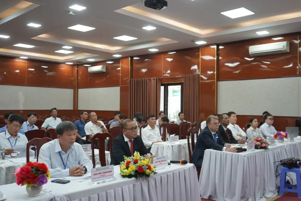 HCMUNRE tổ chức Hội thảo “Phương pháp và Công nghệ không đào hở” cùng chuyên gia quốc tế